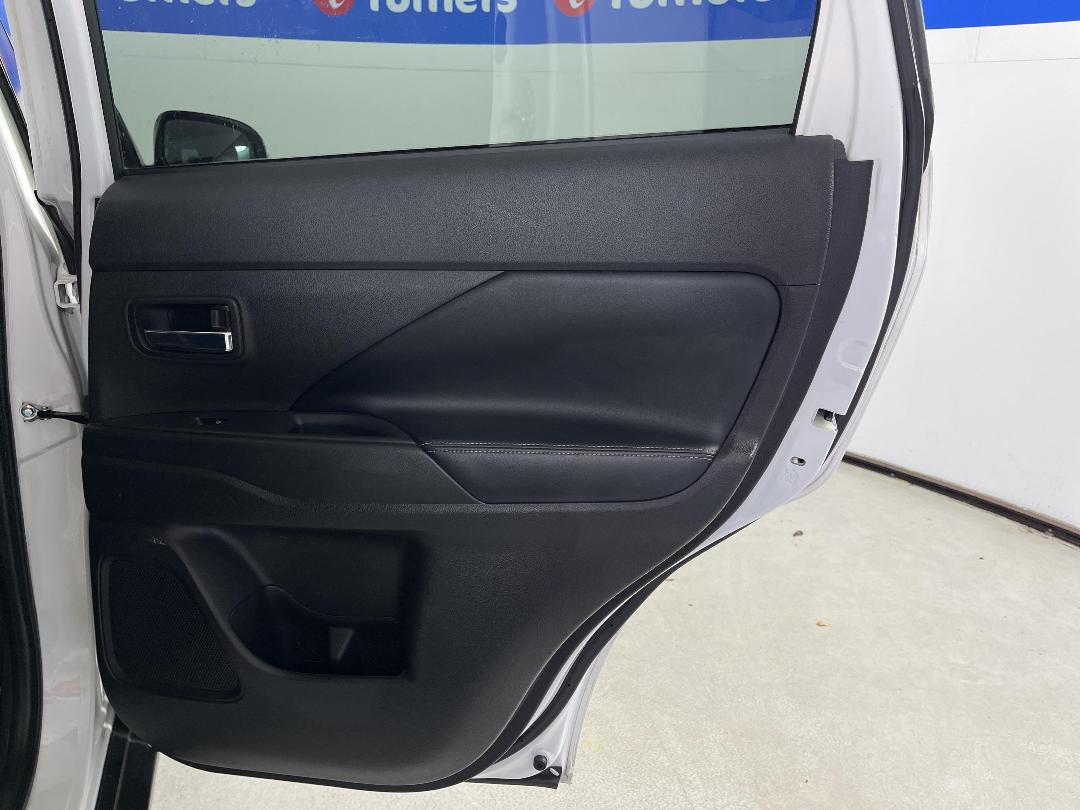 Photo '19' of Mitsubishi Outlander