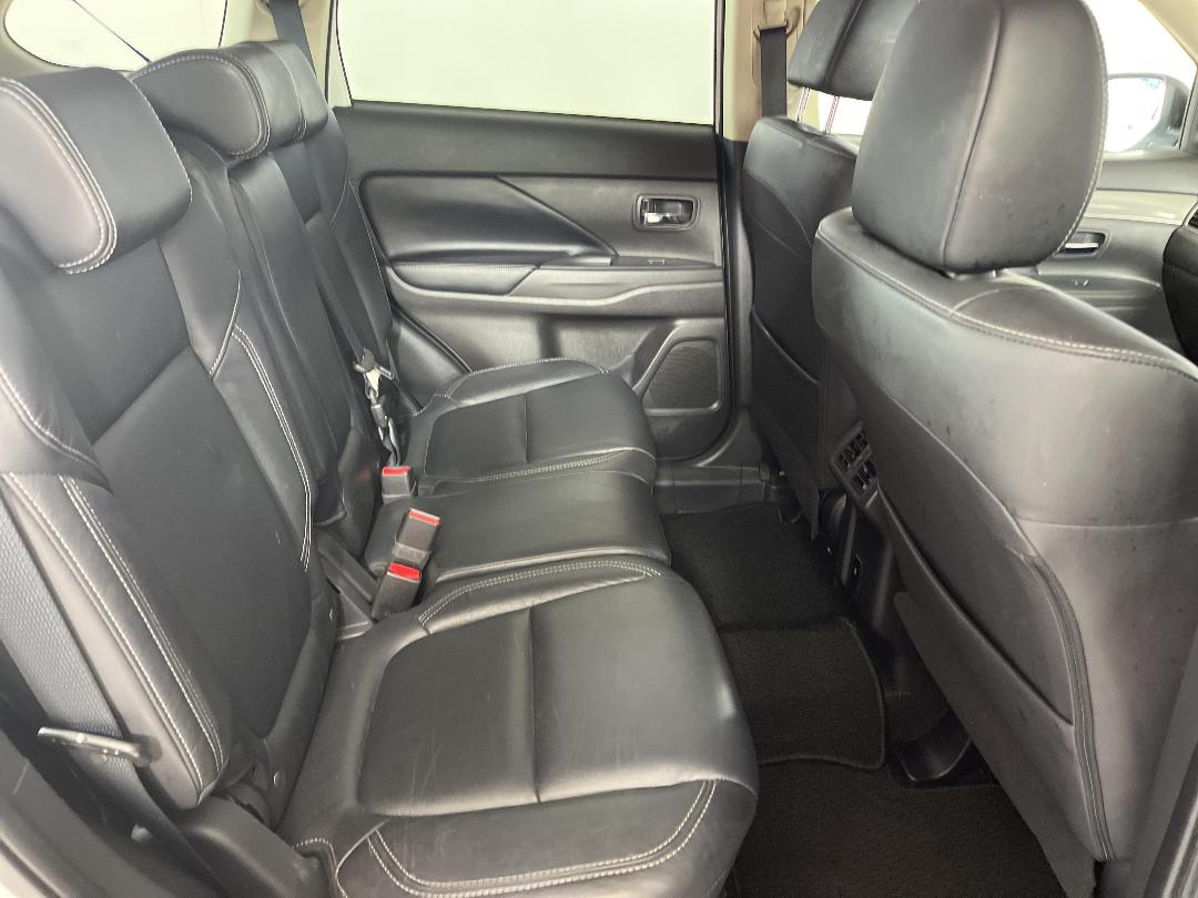 Photo '20' of Mitsubishi Outlander