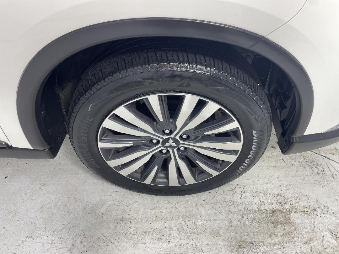 Photo '9' of Mitsubishi Outlander