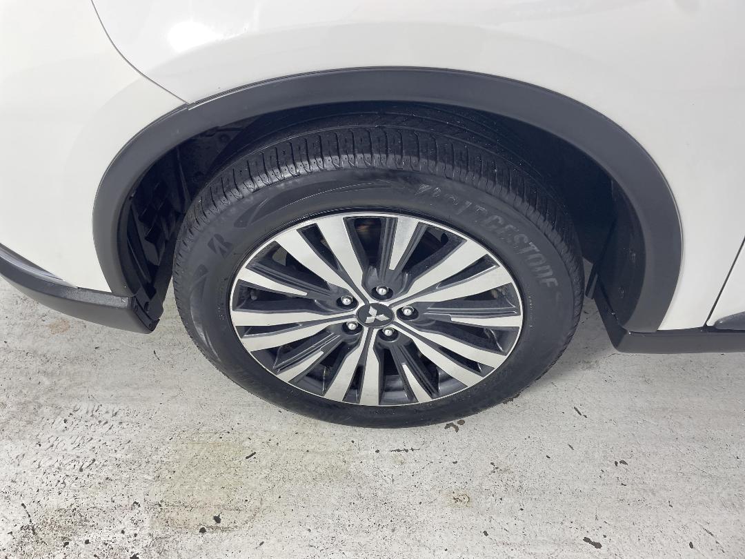 Photo '10' of Mitsubishi Outlander