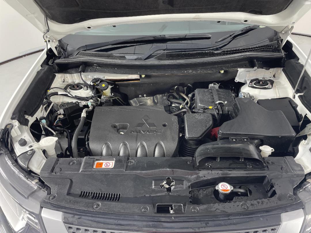 Photo '13' of Mitsubishi Outlander