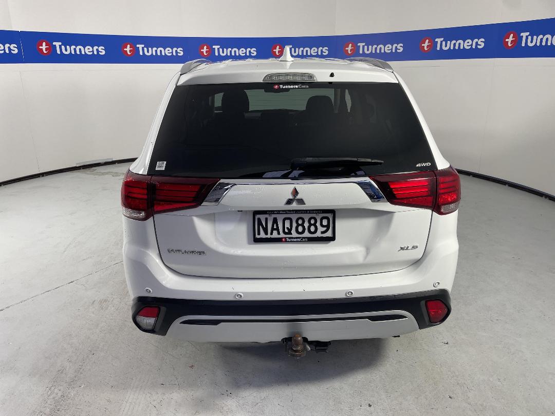 Photo '6' of Mitsubishi Outlander