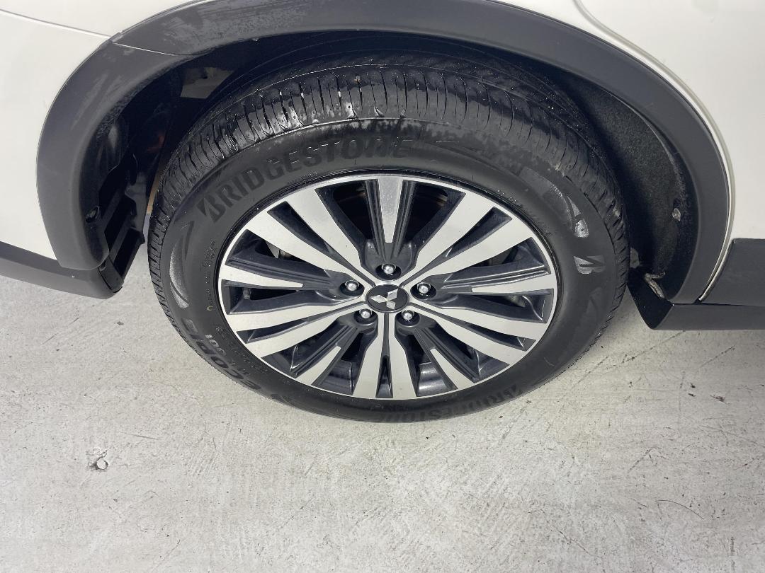 Photo '12' of Mitsubishi Outlander