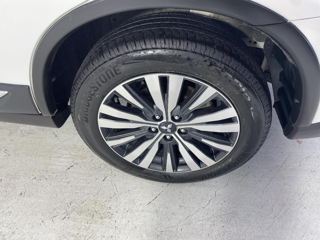 Photo '11' of Mitsubishi Outlander