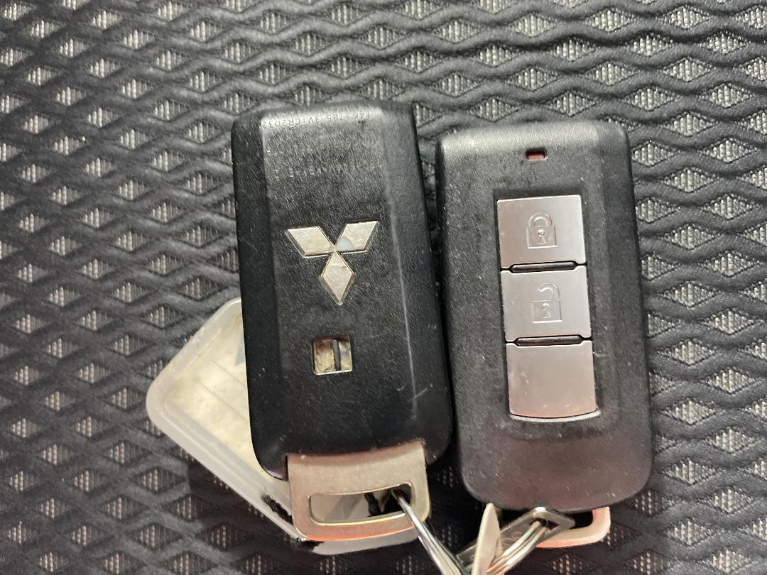 Photo '22' of Mitsubishi Outlander