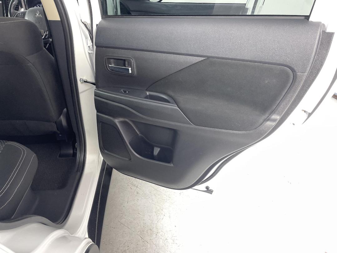 Photo '19' of Mitsubishi Outlander