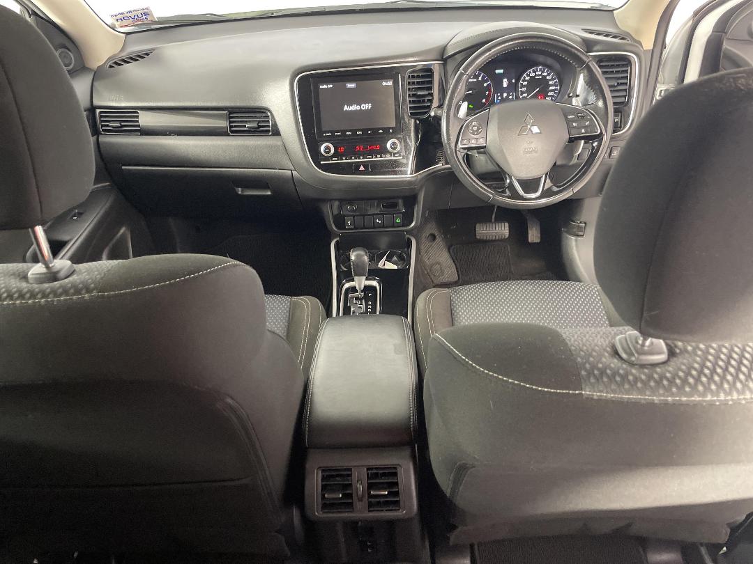 Photo '18' of Mitsubishi Outlander