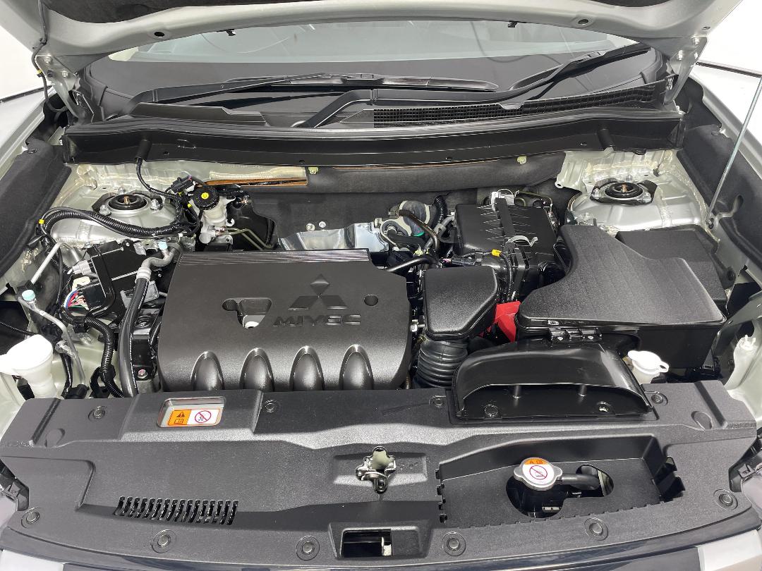 Photo '13' of Mitsubishi Outlander