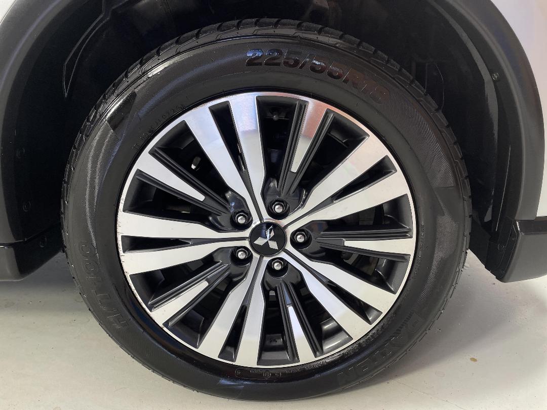 Photo '9' of Mitsubishi Outlander