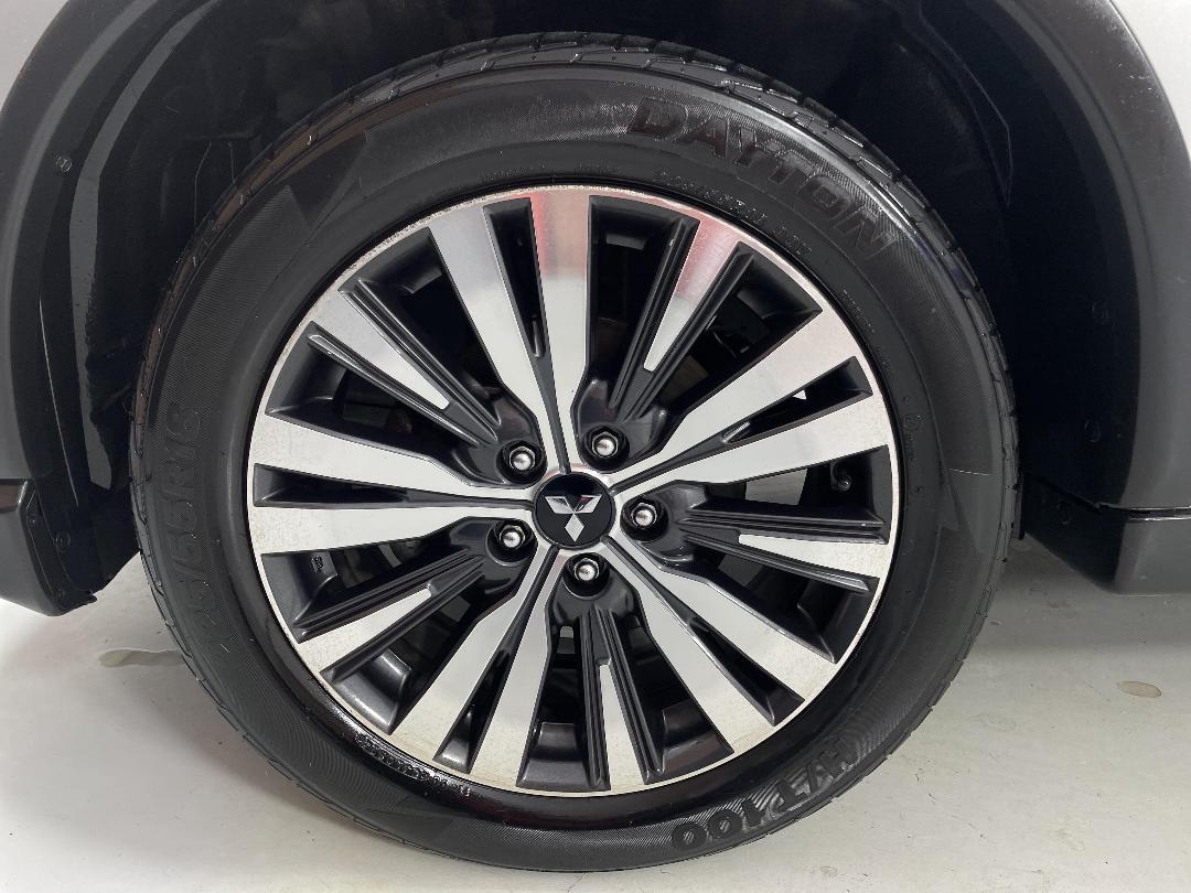 Photo '10' of Mitsubishi Outlander