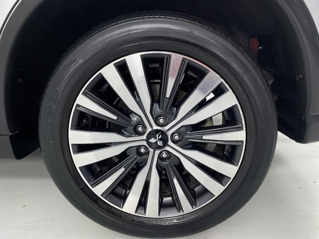 Photo '11' of Mitsubishi Outlander