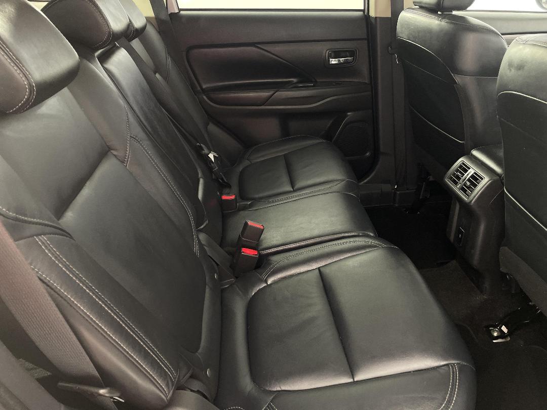 Photo '20' of Mitsubishi Outlander