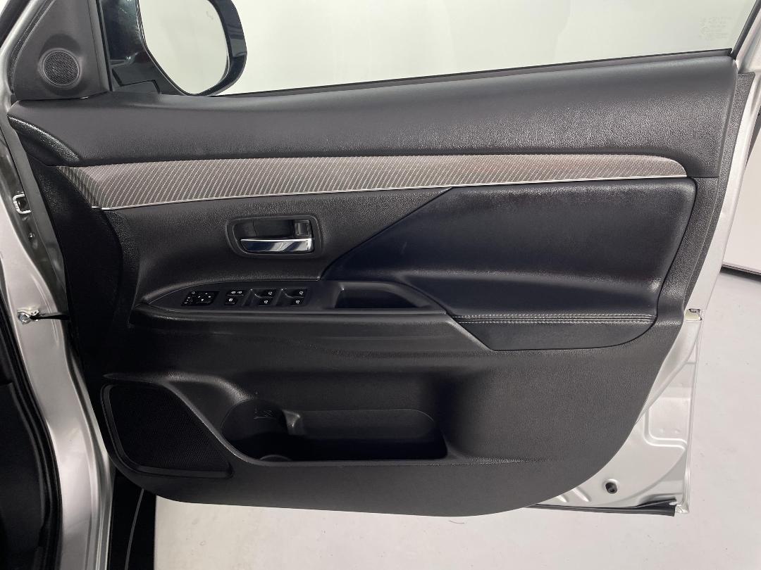 Photo '15' of Mitsubishi Outlander