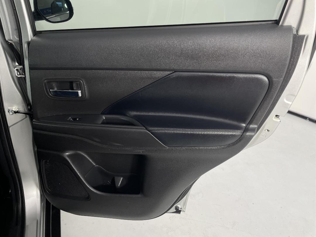 Photo '19' of Mitsubishi Outlander