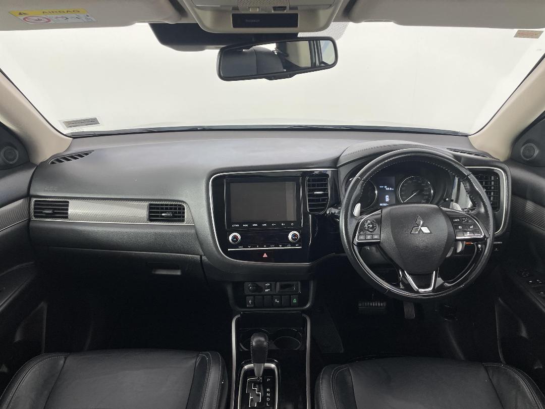 Photo '17' of Mitsubishi Outlander