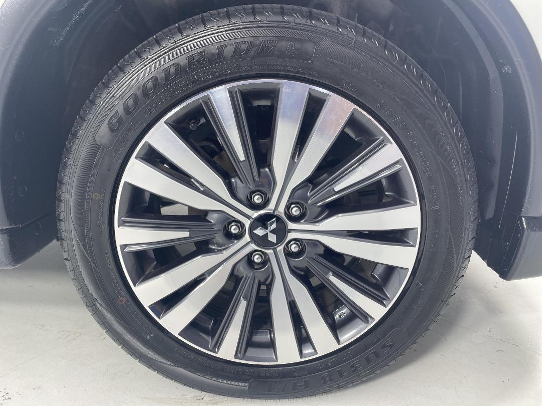 Photo '9' of Mitsubishi Outlander Photo '9' of Mitsubishi Outlander