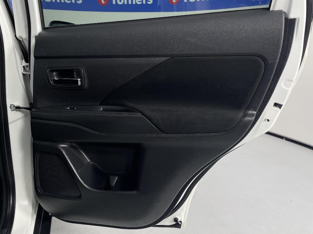 Photo '19' of Mitsubishi Outlander Photo '19' of Mitsubishi Outlander