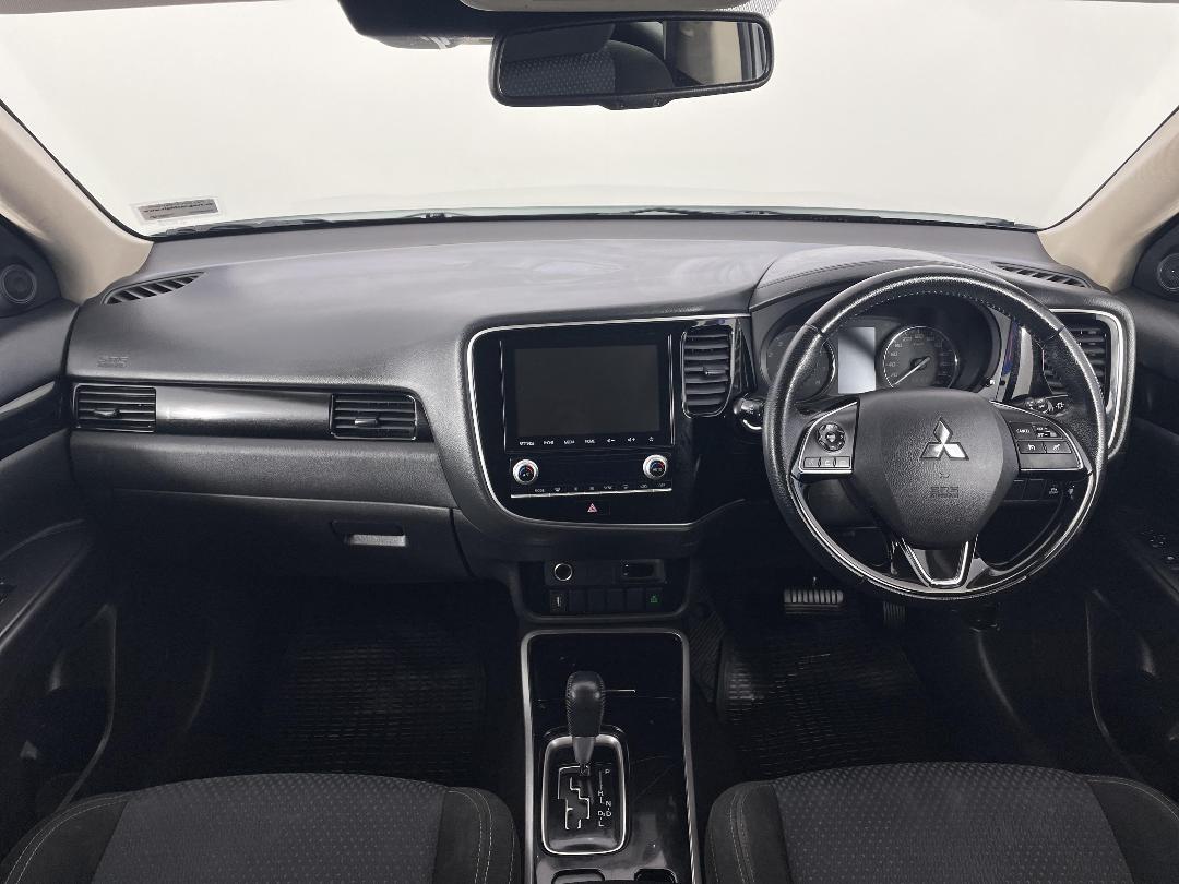 Photo '17' of Mitsubishi Outlander Photo '17' of Mitsubishi Outlander