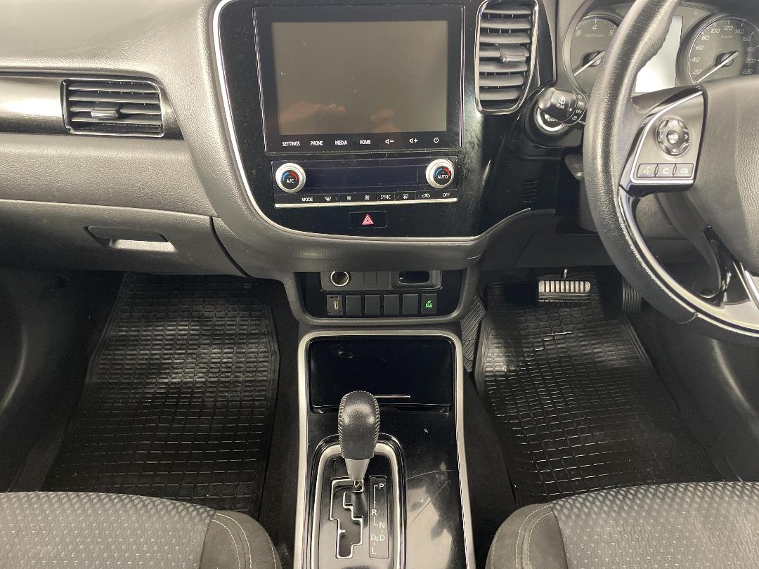 Photo '18' of Mitsubishi Outlander Photo '18' of Mitsubishi Outlander