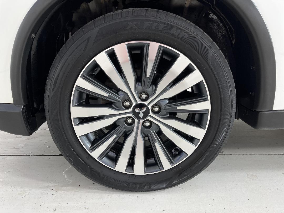 Photo '10' of Mitsubishi Outlander