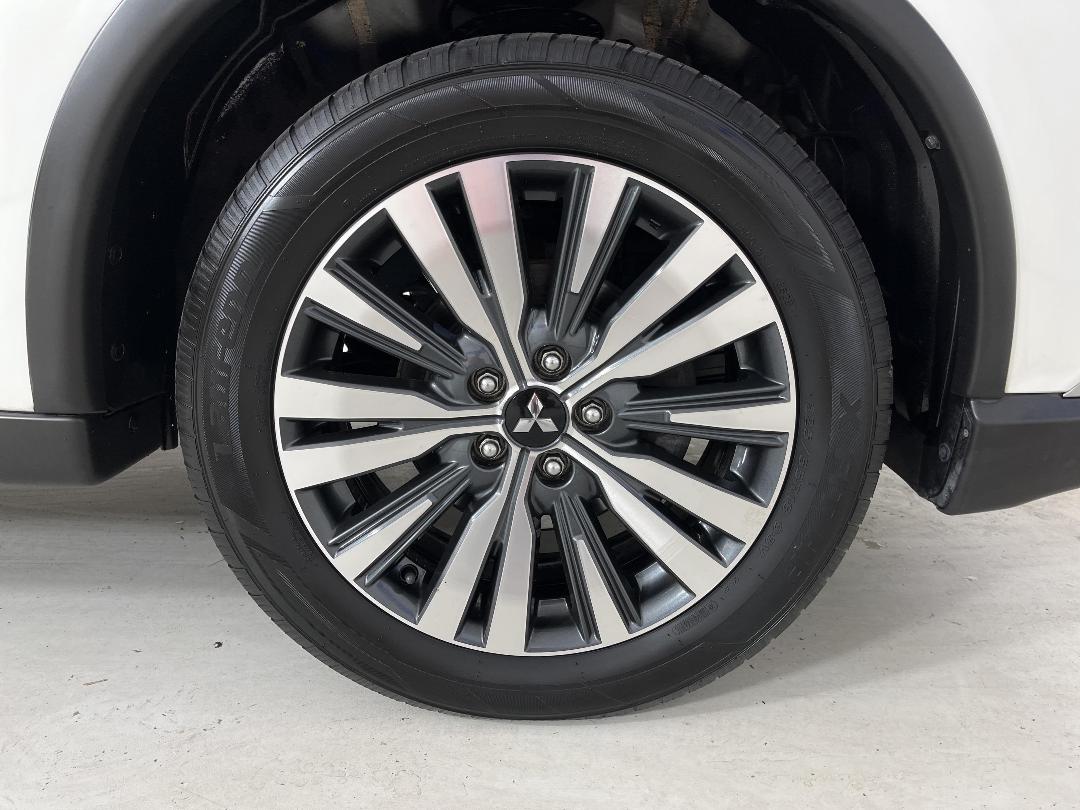 Photo '9' of Mitsubishi Outlander