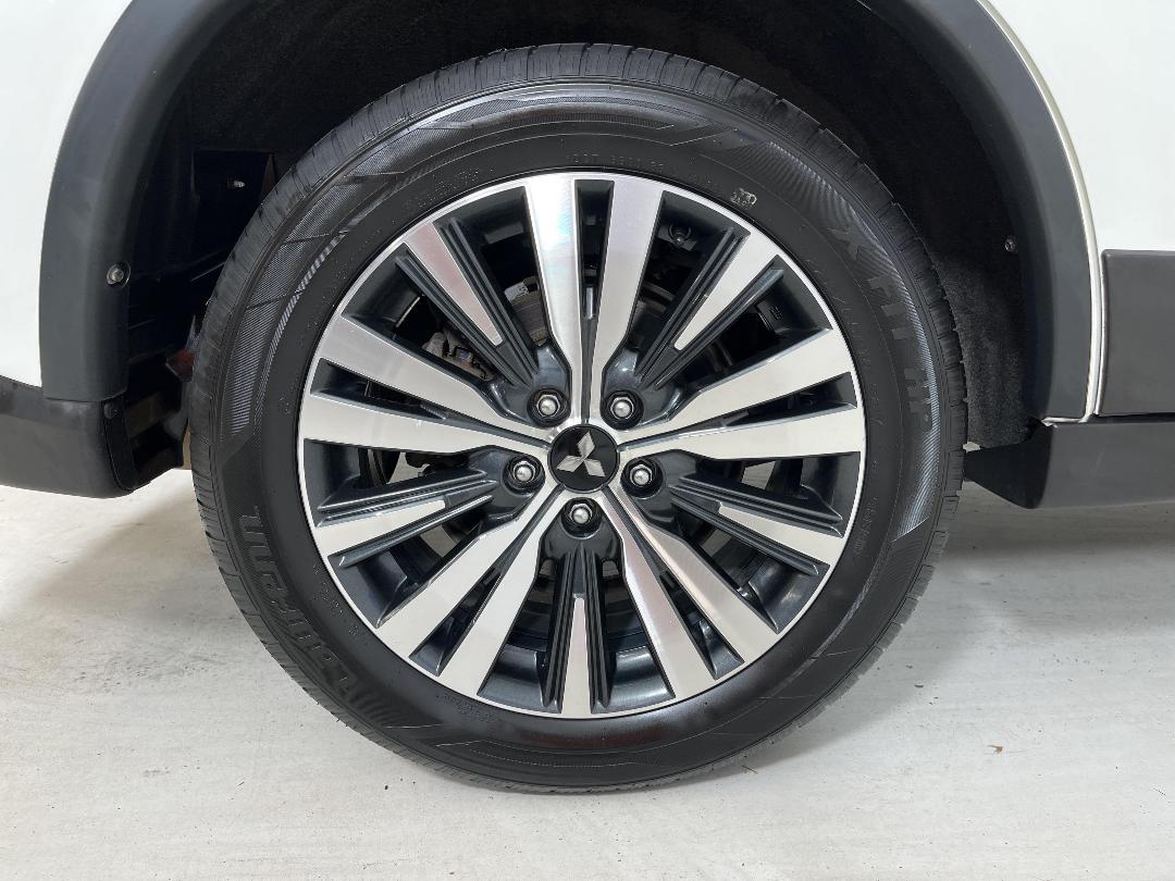 Photo '12' of Mitsubishi Outlander