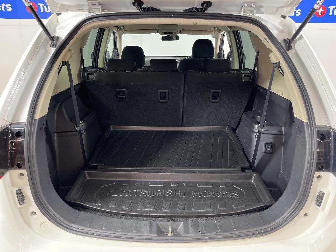 Photo '14' of Mitsubishi Outlander