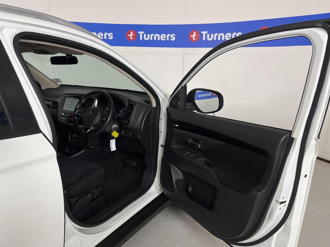 Photo '15' of Mitsubishi Outlander