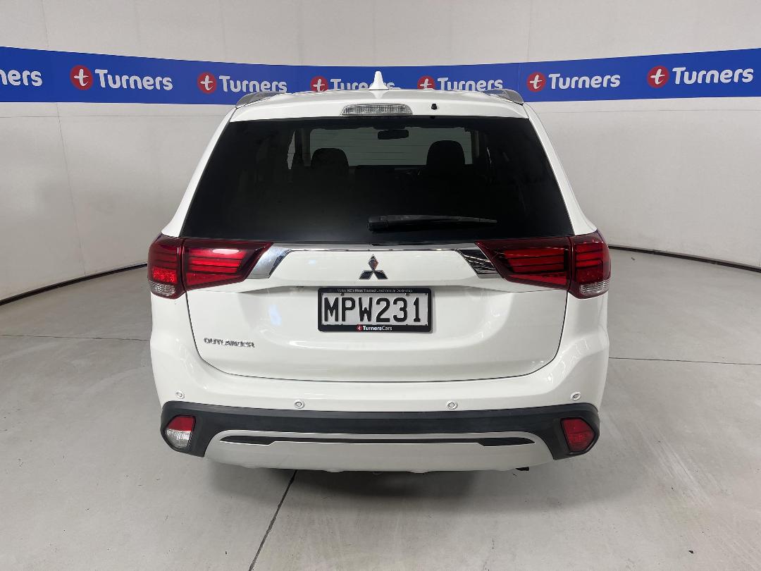 Photo '6' of Mitsubishi Outlander