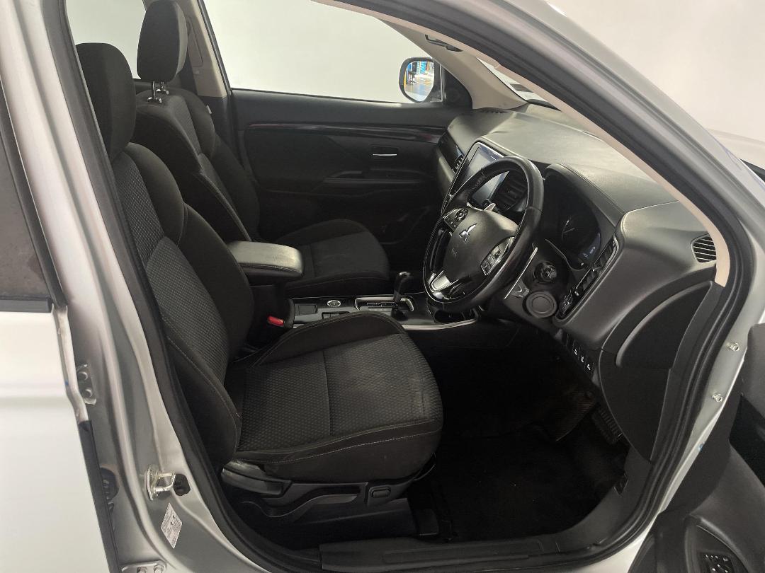 Photo '16' of Mitsubishi Outlander Photo '16' of Mitsubishi Outlander