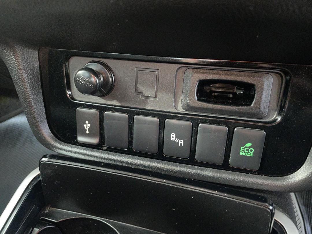 Photo '32' of Mitsubishi Outlander Photo '32' of Mitsubishi Outlander