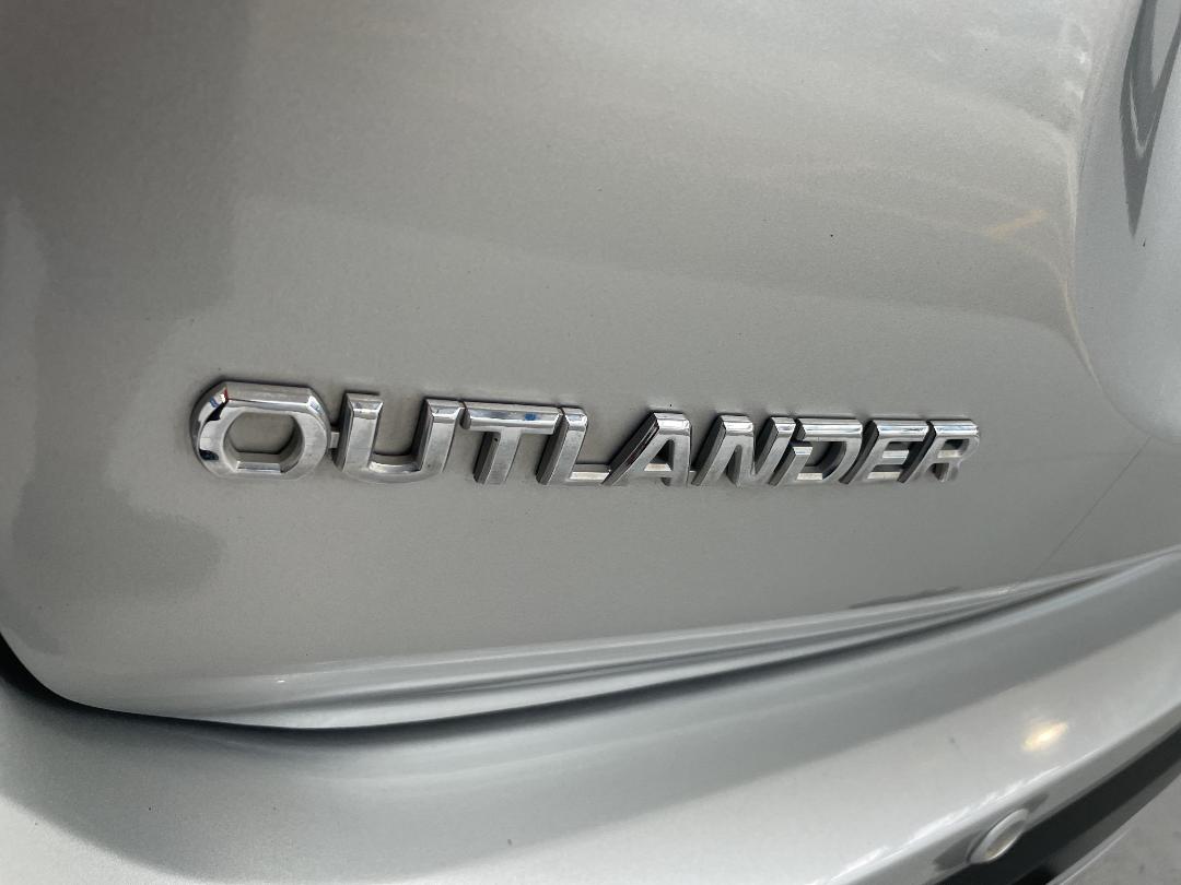 Photo '37' of Mitsubishi Outlander Photo '37' of Mitsubishi Outlander