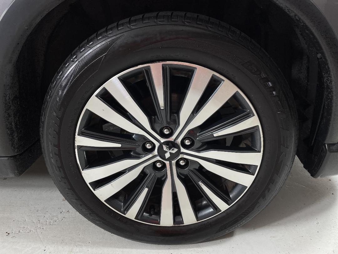 Photo '9' of Mitsubishi Outlander