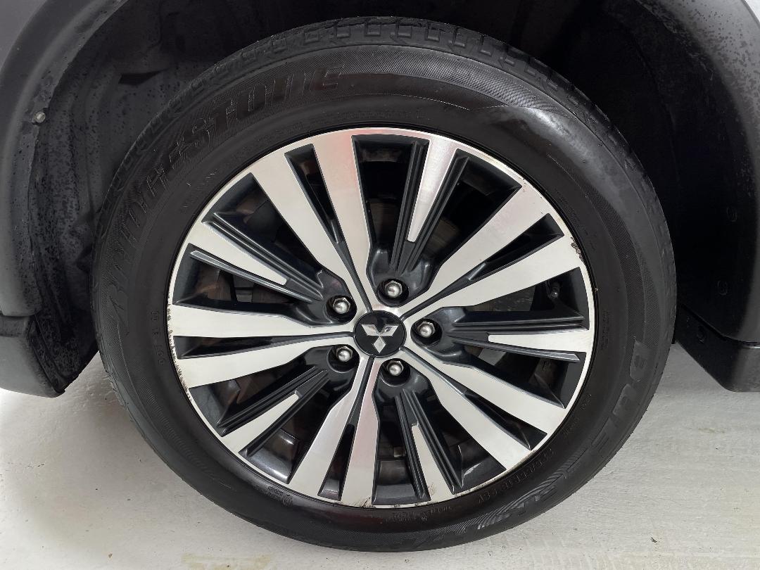 Photo '10' of Mitsubishi Outlander