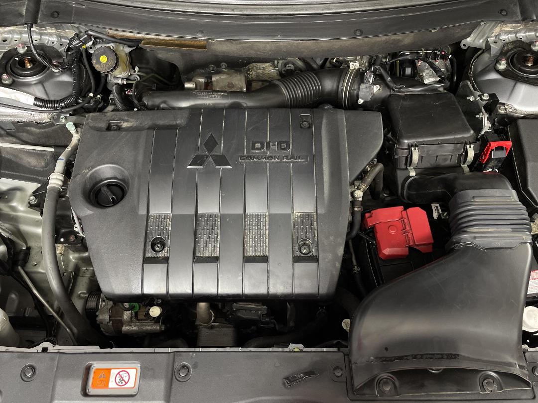 Photo '13' of Mitsubishi Outlander