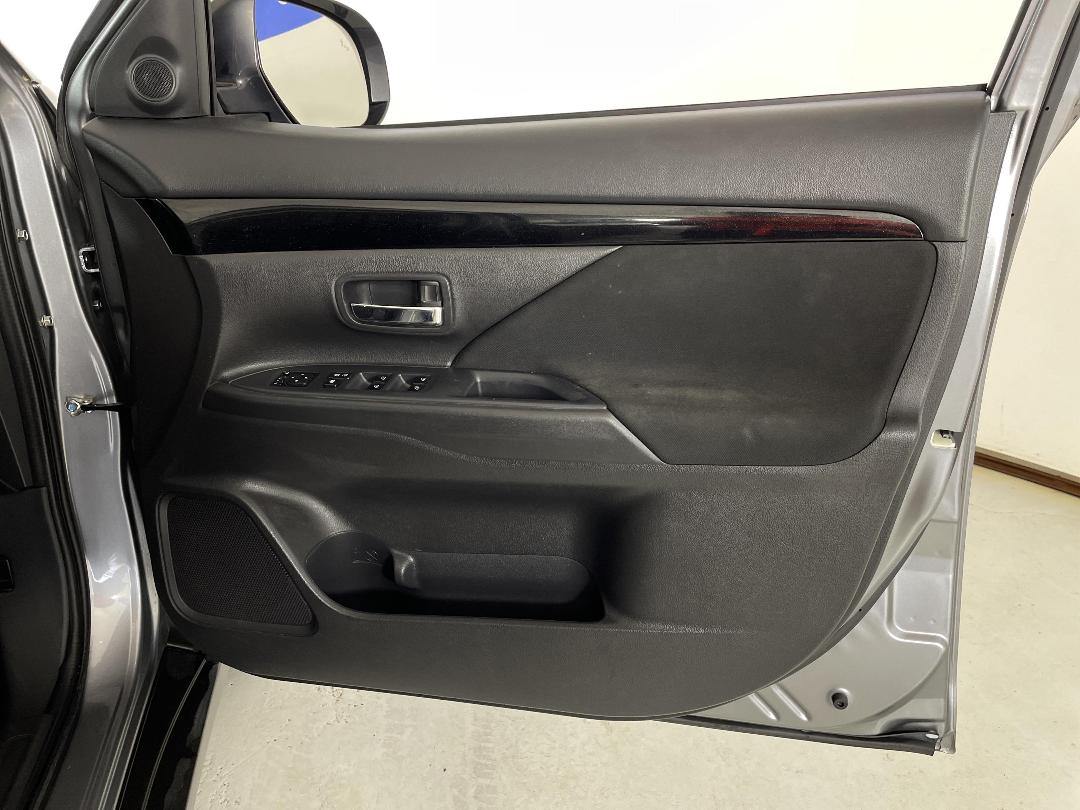 Photo '15' of Mitsubishi Outlander