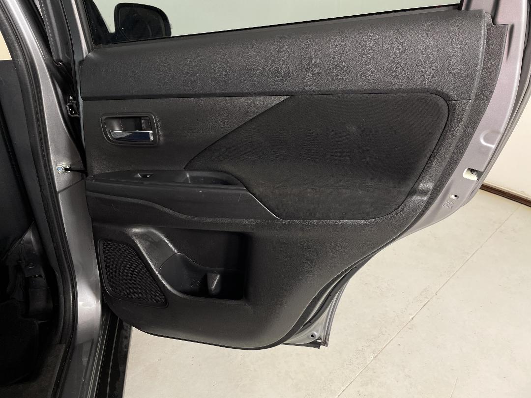 Photo '19' of Mitsubishi Outlander