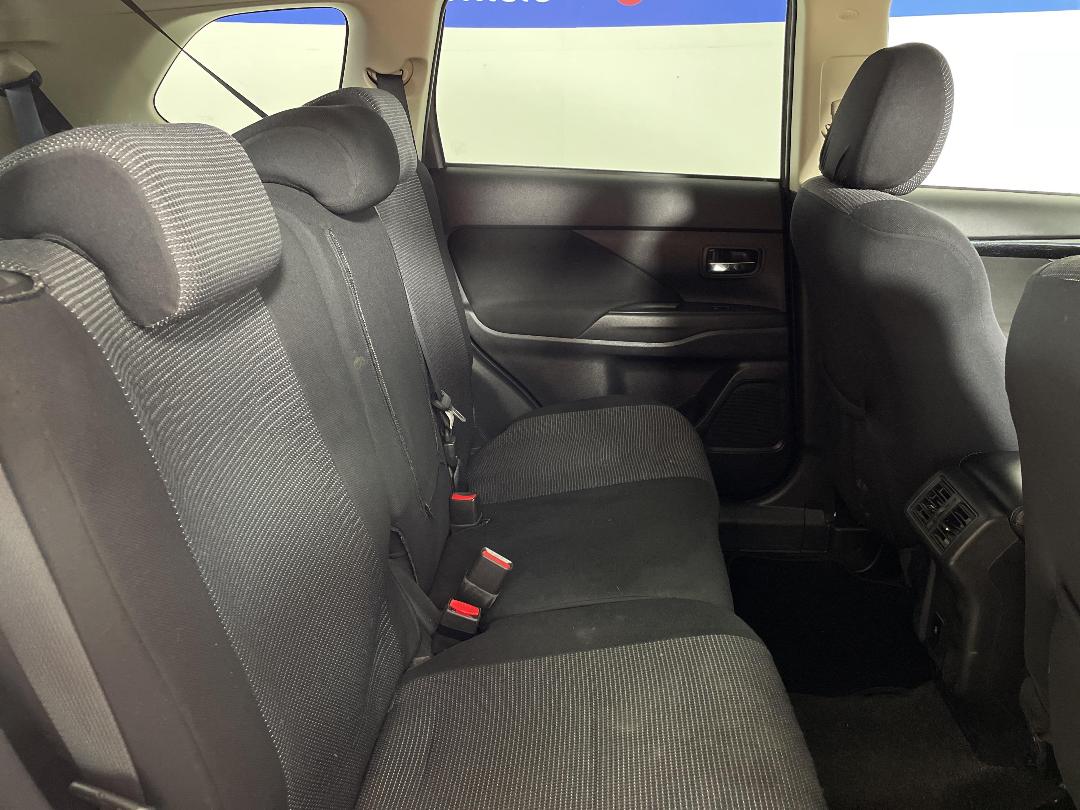 Photo '20' of Mitsubishi Outlander