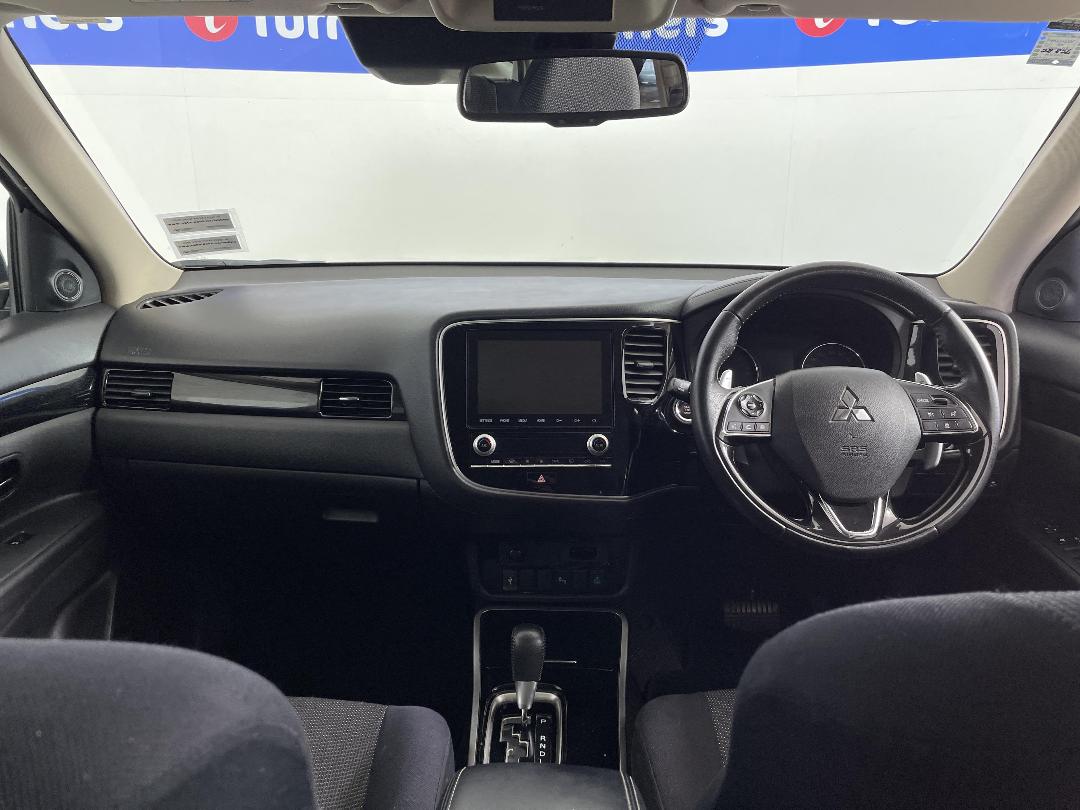 Photo '17' of Mitsubishi Outlander