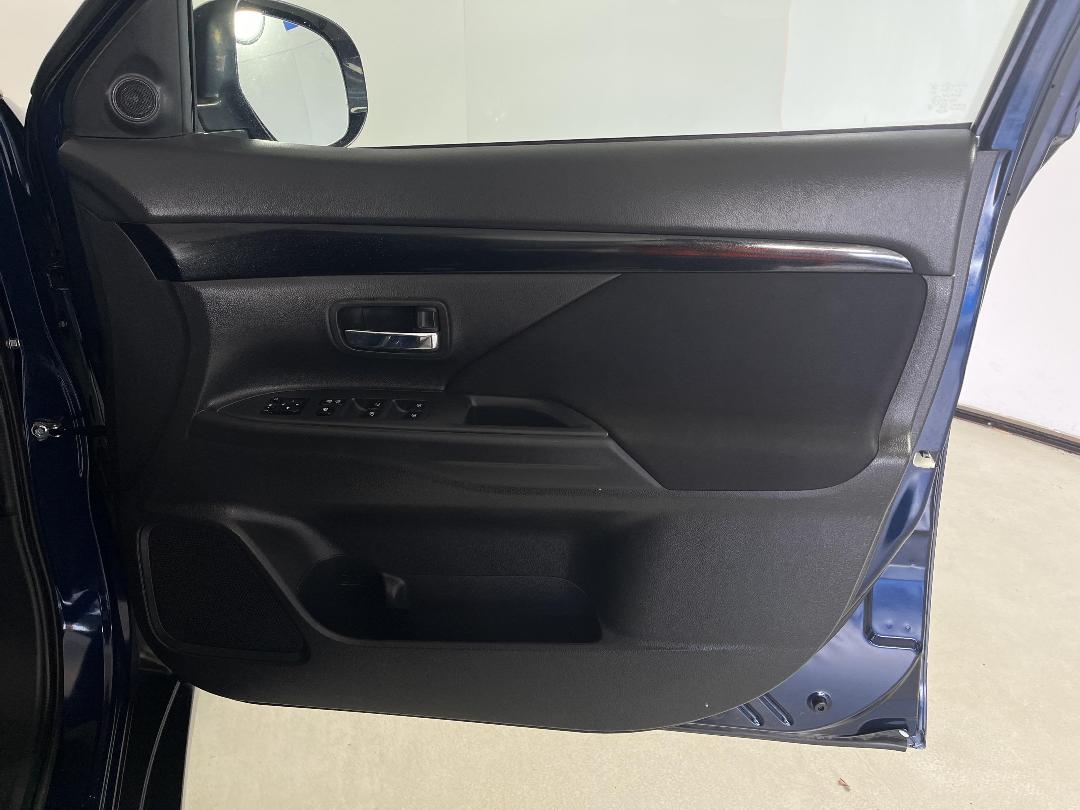 Photo '15' of Mitsubishi Outlander Photo '15' of Mitsubishi Outlander