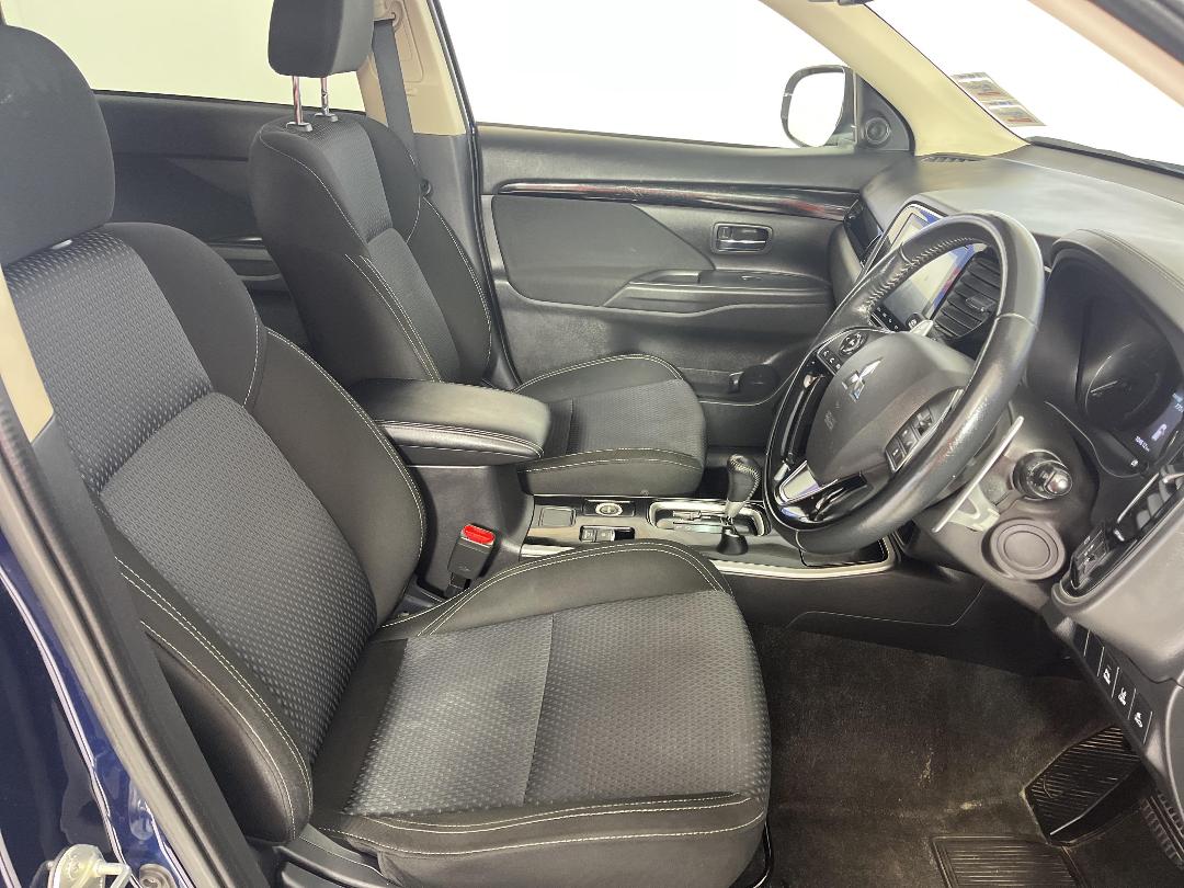 Photo '16' of Mitsubishi Outlander Photo '16' of Mitsubishi Outlander