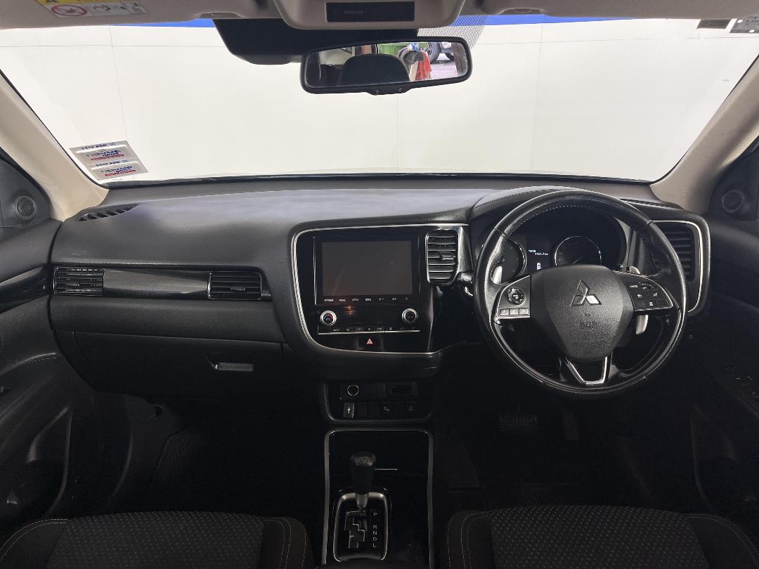 Photo '17' of Mitsubishi Outlander Photo '17' of Mitsubishi Outlander