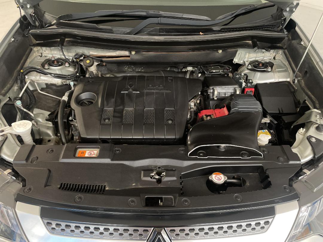 Photo '13' of Mitsubishi Outlander Photo '13' of Mitsubishi Outlander