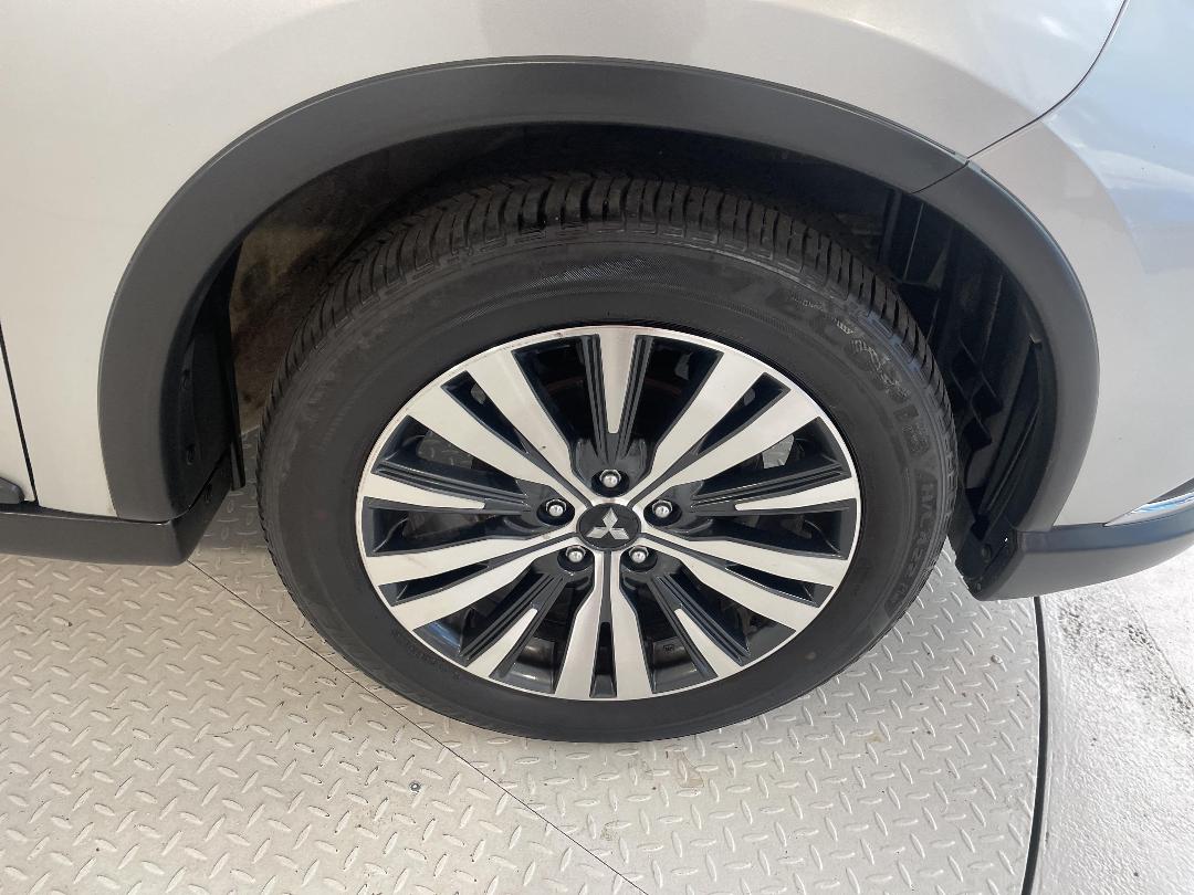 Photo '9' of Mitsubishi Outlander Photo '9' of Mitsubishi Outlander