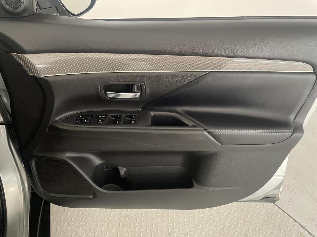 Photo '15' of Mitsubishi Outlander Photo '15' of Mitsubishi Outlander