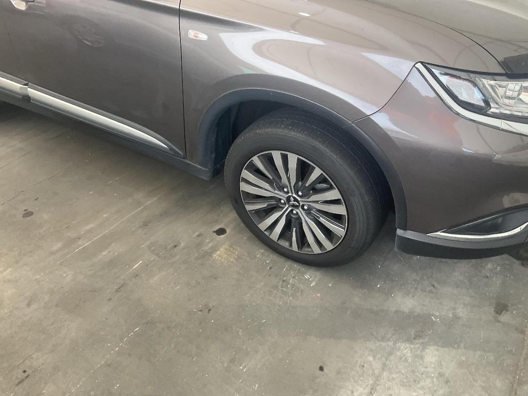 Photo '8' of Mitsubishi Outlander LS