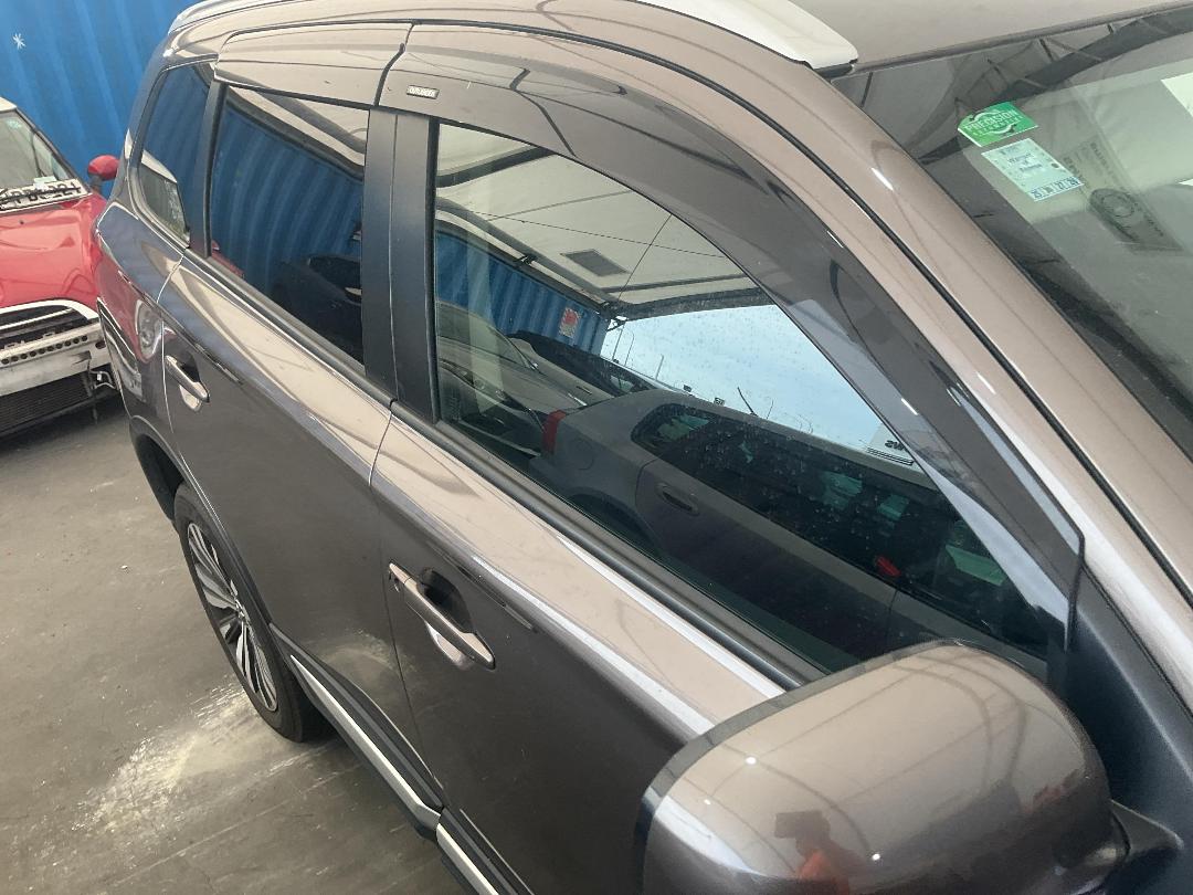 Photo '7' of Mitsubishi Outlander LS