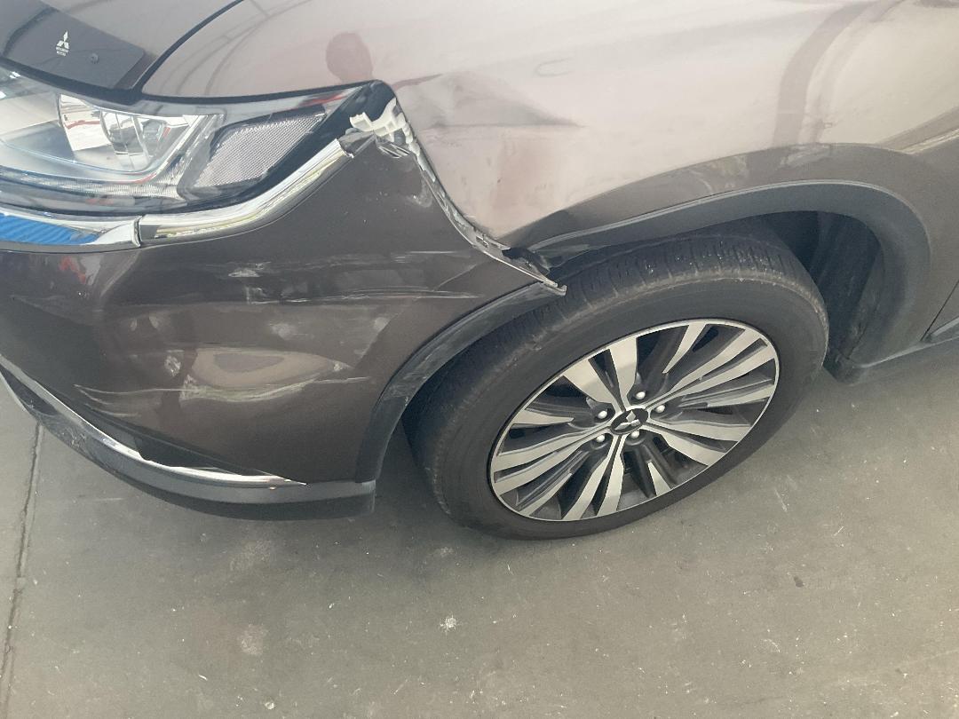 Photo '10' of Mitsubishi Outlander LS