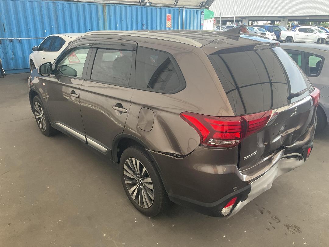 Photo '4' of Mitsubishi Outlander LS