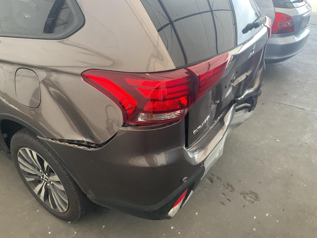 Photo '14' of Mitsubishi Outlander LS